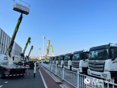 益于采用工业机械人�?G、AI�{�先辈手�? title=